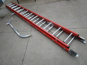 lot 737 image: KELLER 24 FT HEAVY DUTY EXTENSION LADDER WITH STABILIZER