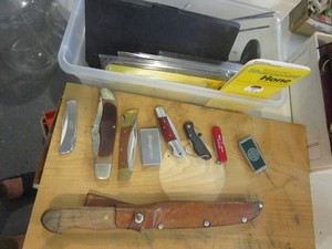 lot 746 image: FILET KNIVES, POCKET KNIVES AND SHARPENING ITEMS