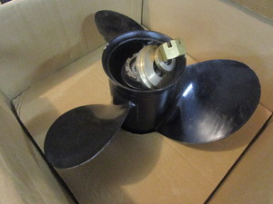 lot 758 image: YAMAHA BOAT PROPELLOR - LIKE NEW