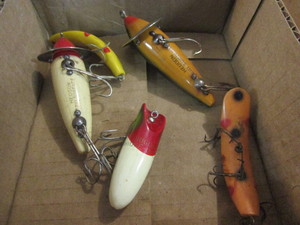 lot 761 image: ANTIQUE HEDDON LURES