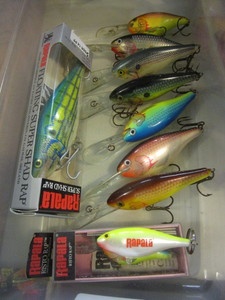 lot 768 image: RAPPALA LURES AND A RAPPALA KEY CHAIN