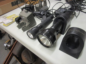 lot 782 image: STREAMLIGHT FLASHLIGHTS WITH CHARGERS