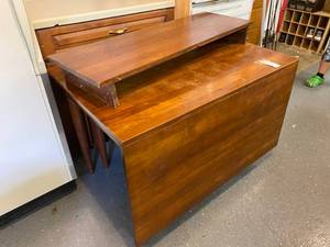 lot 836 image: VINTAGE SOLID WOOD, DROP LEAF, GATELEG TABLE