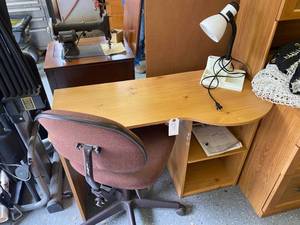 lot 830 image: WORKSTATION WITH CHAIR AND LAMP