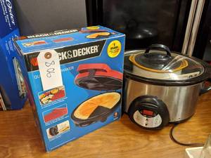 lot 806 image: ELECTRIC QUESADILLA MAKER AND CROCK POTS
