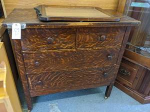 lot 822 image: ANTIQUE, FOUR DRAWER, QUARTER SAWN OAK DRESSER WITH MIRROR