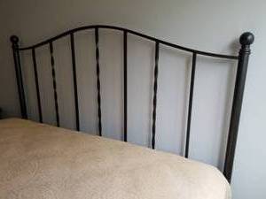 lot 3 image: Contemporary Iron Queen Bed Set