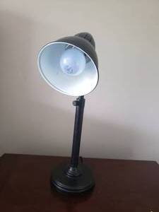 lot 43 image: Contemporary Extending Desk Lamp