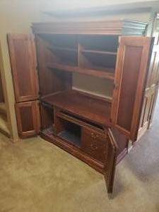 lot 4 image: Hooker Furniture Executive Home Office Work Station