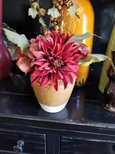 lot 61 image: Vibrant Collection of Home Decor Items