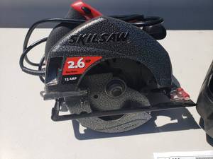 lot 71 image: Skilsaw CIRCULAR SAW 2.6 HP, MODEL 5700 , 13 AMP. 7 14 BLADE. CORDED.