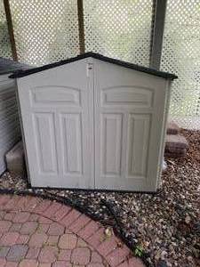 lot 33 image: Plastic Outdoor Storage Shed