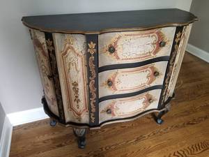 lot 21 image: Stylish Painted Dresser