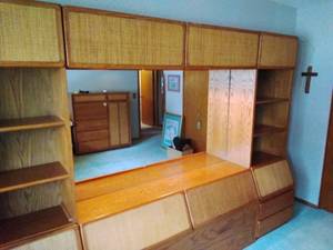 lot 7 image: Lane Headboard with Storage