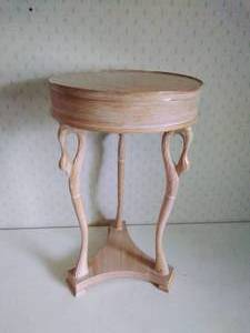lot 13 image: End Table