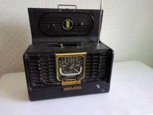 lot 18 image: VINTAGE Zenith Trans Oceanic Radio