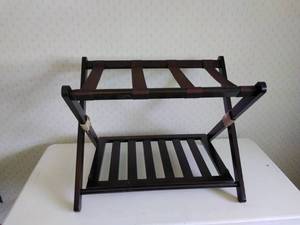 lot 23 image: Folding Luggage Rack