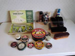 lot 26 image: Shoeshine Lot
