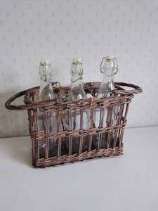 lot 31 image: Decorative Wine Holder
