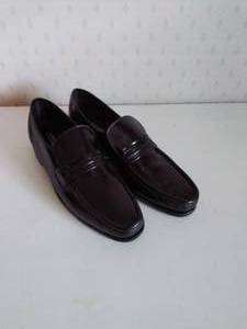 lot 41 image: Pair of Mens Florsheim Shoes (Size 9.5)