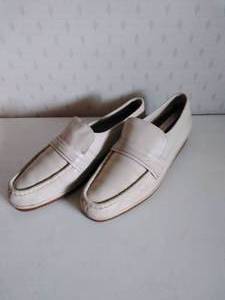 lot 42 image: Pair of Mens Florsheim Shoes (Size 9)