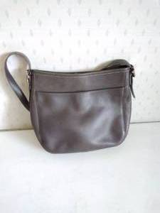 lot 50 image: VINTAGE Coach Purse