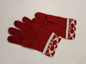 lot 155 image: Coach Knit Winter Gloves