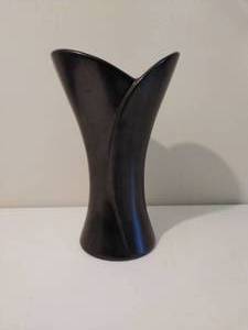 lot 175 image: Black Redwing Vase