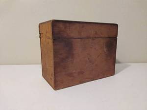 lot 188 image: Wooden Box FULL of VINTAGE Recipes