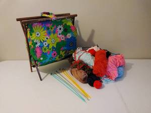 lot 193 image: VINTAGE Sewing Caddy (with contents)