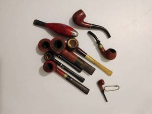 lot 195 image: Pipe Stand With 9 Pipes