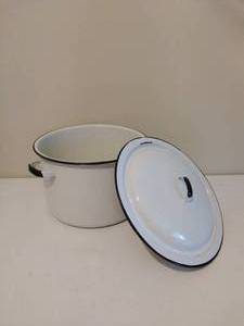 lot 218 image: VINTAGE Enamelware Pot With Lid