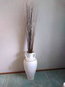 lot 72 image: Vase with filler