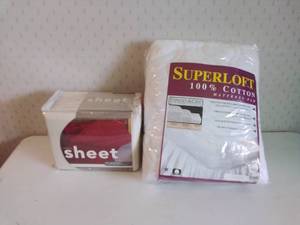 lot 93 image: Queen Sheet Set & Mattress Topper