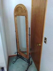 lot 95 image: Standalone Floor Mirror