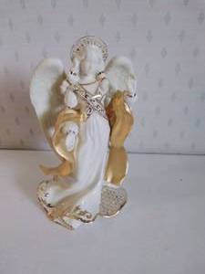 lot 98 image: Lennox First Blessings Angel