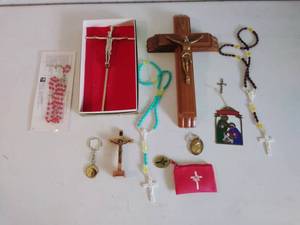lot 99 image: Religious Lot with Crosses