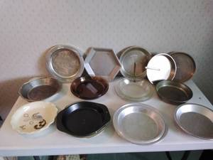 lot 104 image: Lot of Baking Supplies