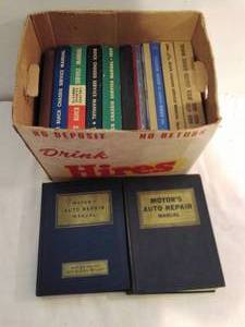 lot 123 image: Lot of Vintage Service Manuals