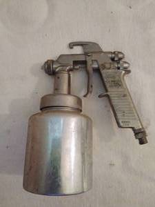 lot 126 image: Vintage Paint Sprayers- Set of 3