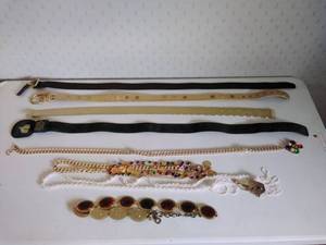 lot 60 image: Lot of Belts