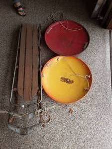lot 7 image: Steel Runner Sled & Saucers