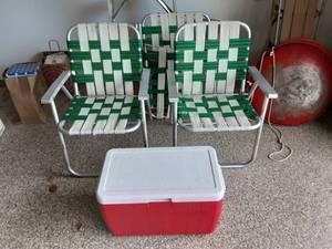lot 9 image: Cooler & 3-Lawn Chairs