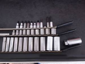 lot 12 image: Craftsman 38 Standard Sockets