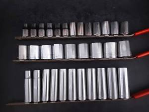 lot 15 image: Craftsman 12 Metric Sockets