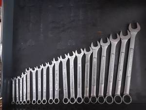 lot 17 image: Craftsman Metric Combination Wrenches