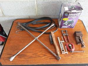 lot 46 image: Spot Light, T-Bar, Bungee Cords, More