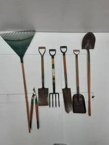 lot 47 image: 7-Yard Implements