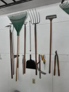 lot 48 image: 10 Yard Implements