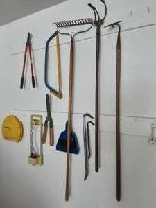 lot 49 image: 10 Yard Implements